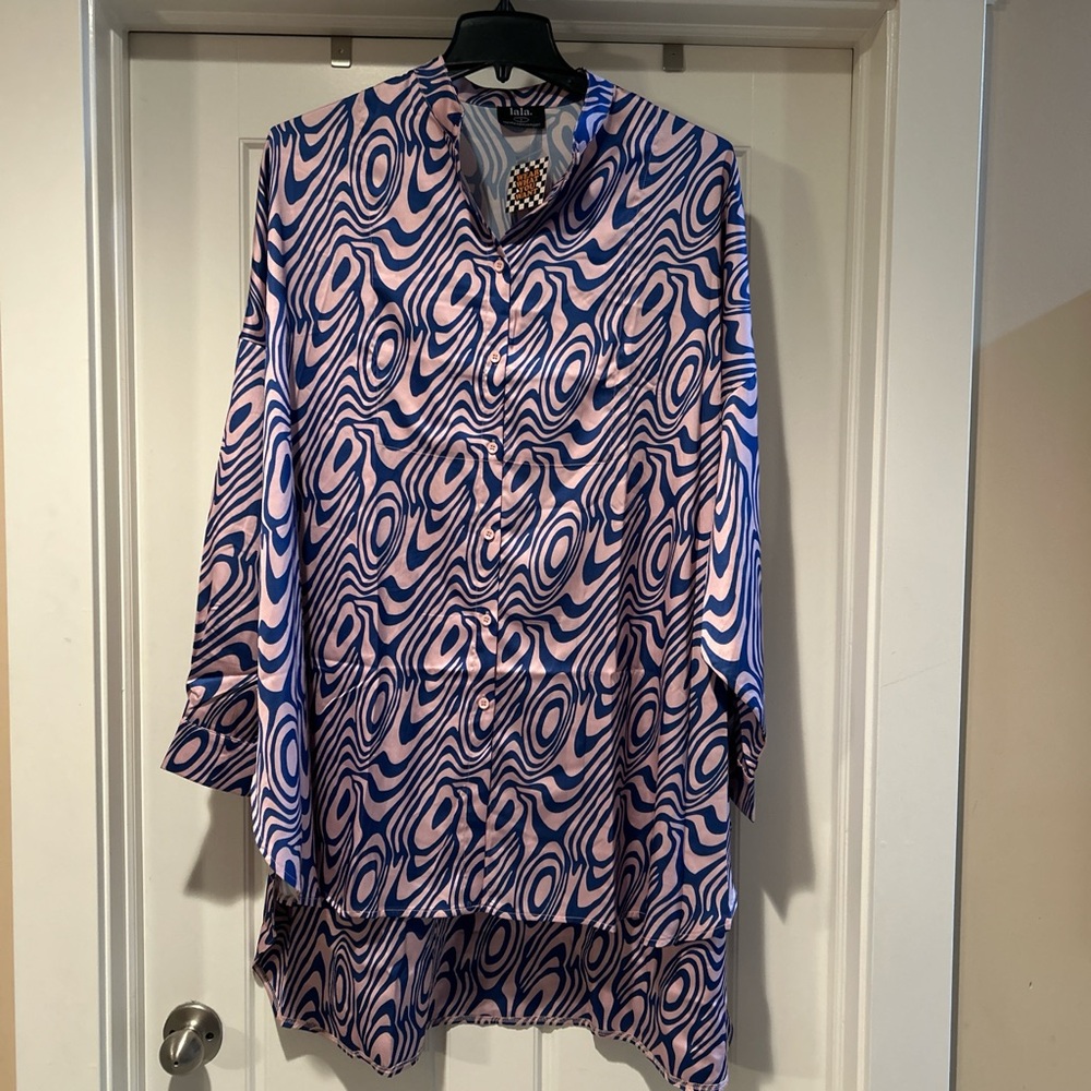Dressed in LALA Oversized Swirl Patterned Blouse - Picture 2 of 5